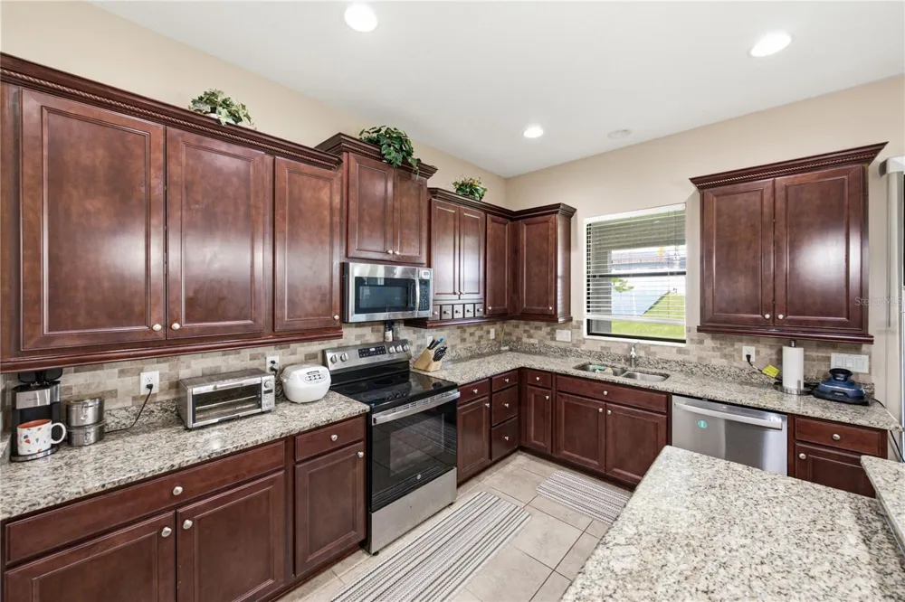 1902 VIA LAGO DRIVE Lakeland, FL 33810