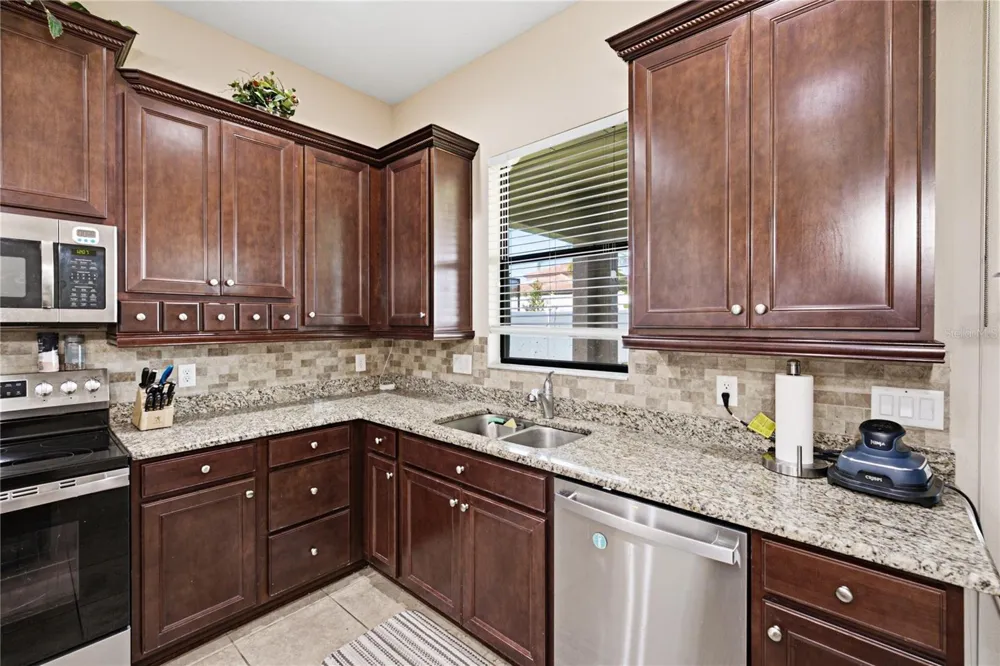1902 VIA LAGO DRIVE Lakeland, FL 33810