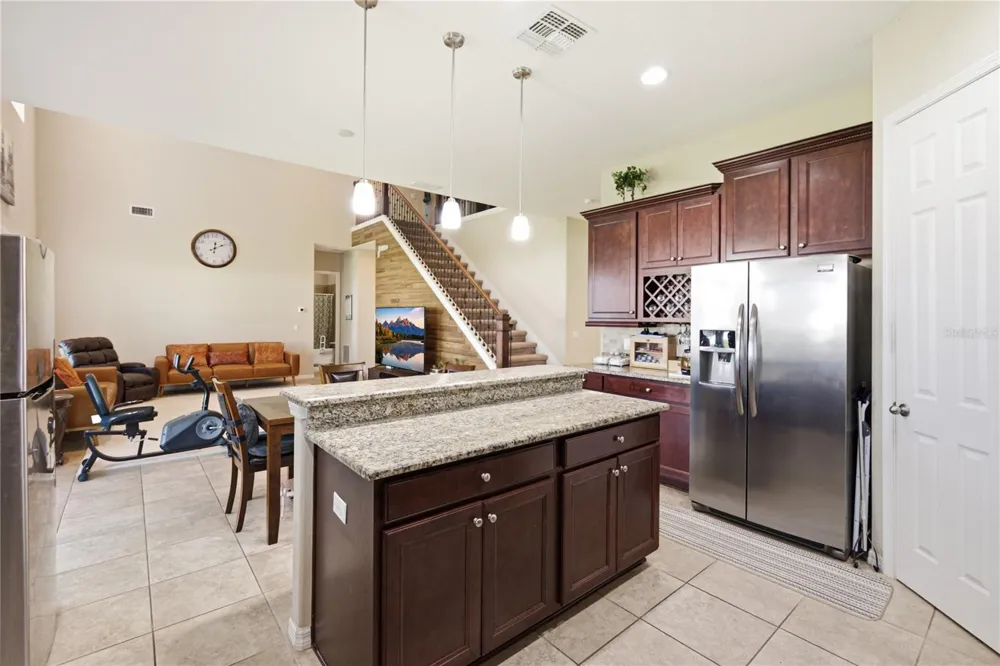 1902 VIA LAGO DRIVE Lakeland, FL 33810