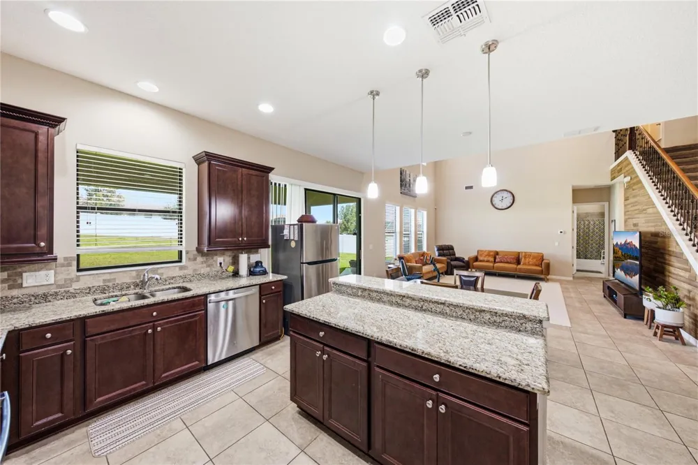 1902 VIA LAGO DRIVE Lakeland, FL 33810