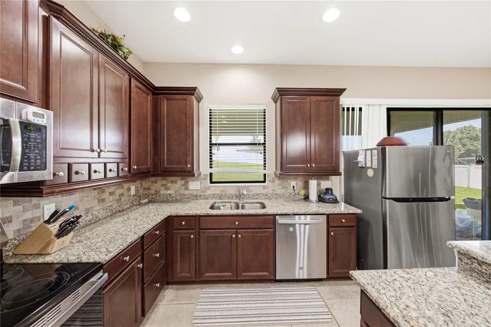 1902 VIA LAGO DRIVE Lakeland, FL 33810