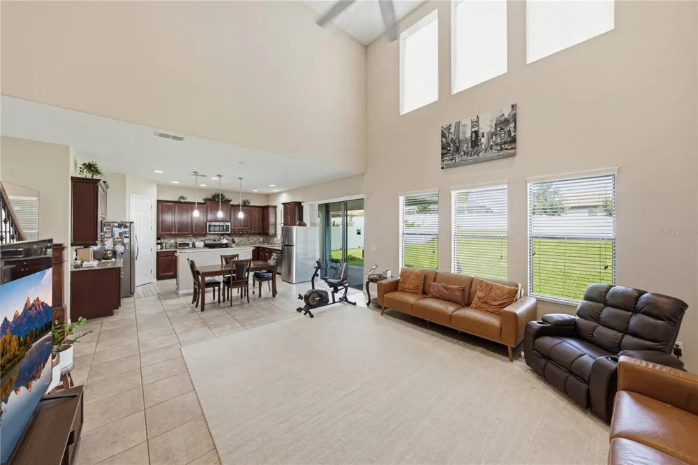 1902 VIA LAGO DRIVE Lakeland, FL 33810