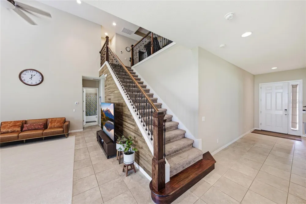 1902 VIA LAGO DRIVE Lakeland, FL 33810