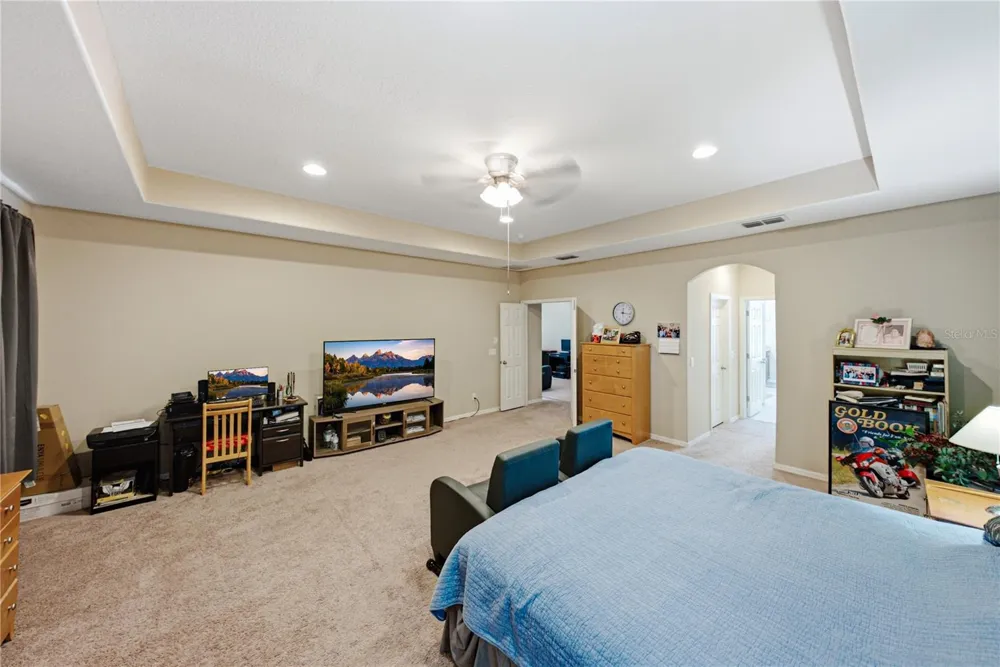 1902 VIA LAGO DRIVE Lakeland, FL 33810
