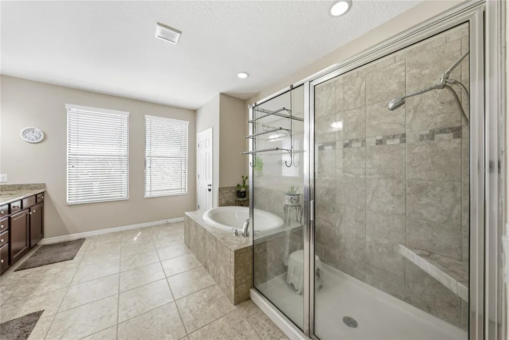 1902 VIA LAGO DRIVE Lakeland, FL 33810