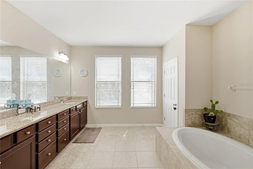1902 VIA LAGO DRIVE Lakeland, FL 33810