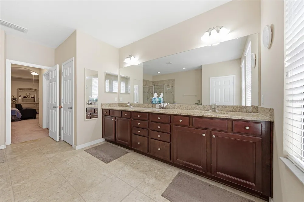 1902 VIA LAGO DRIVE Lakeland, FL 33810