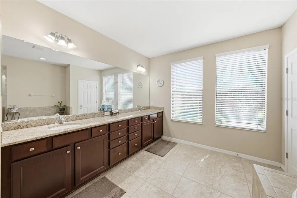 1902 VIA LAGO DRIVE Lakeland, FL 33810