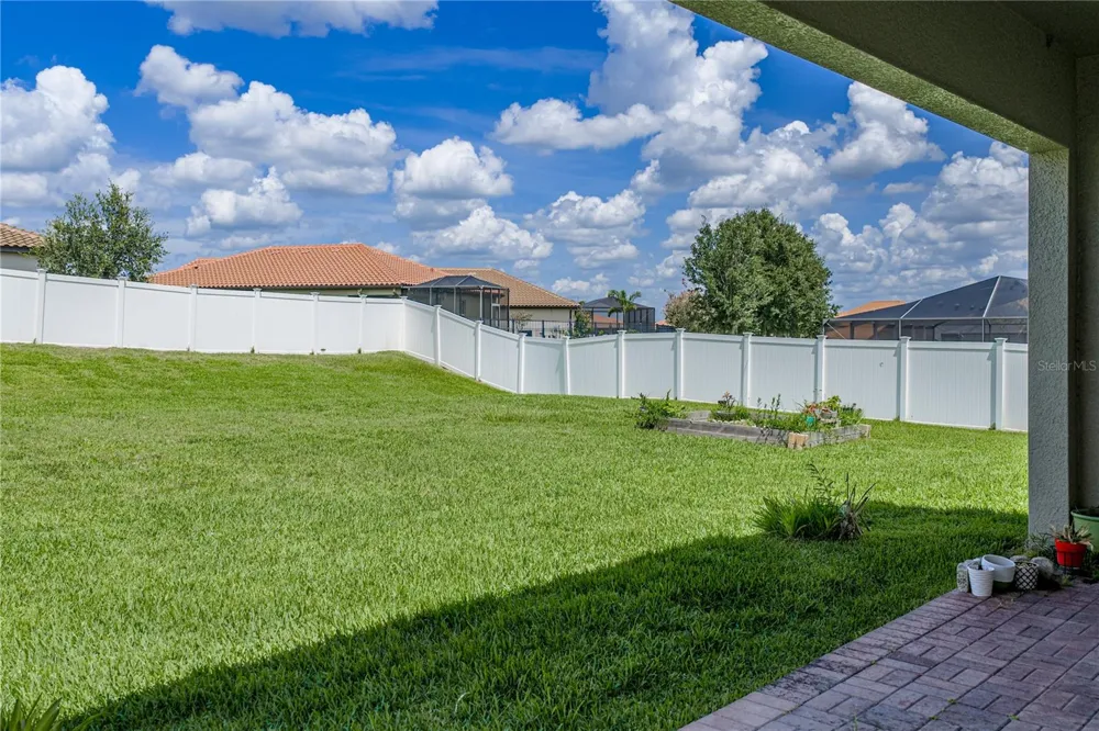 1902 VIA LAGO DRIVE Lakeland, FL 33810