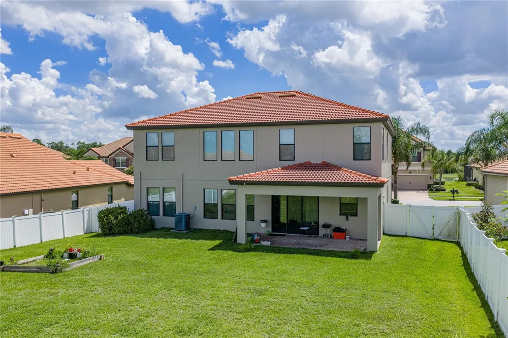 1902 VIA LAGO DRIVE Lakeland, FL 33810