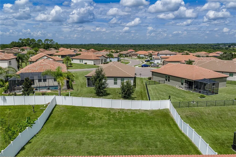 1902 VIA LAGO DRIVE Lakeland, FL 33810