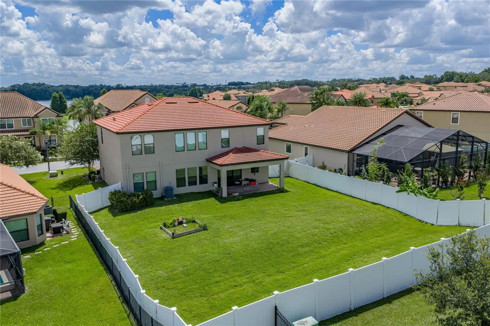 1902 VIA LAGO DRIVE Lakeland, FL 33810