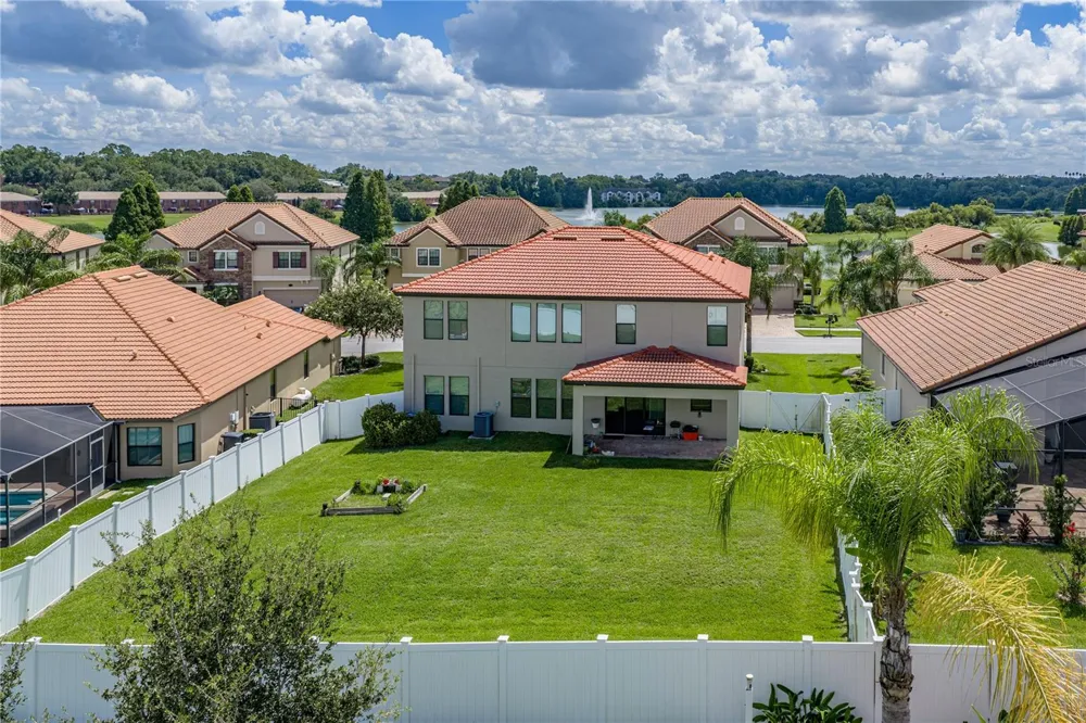 1902 VIA LAGO DRIVE Lakeland, FL 33810