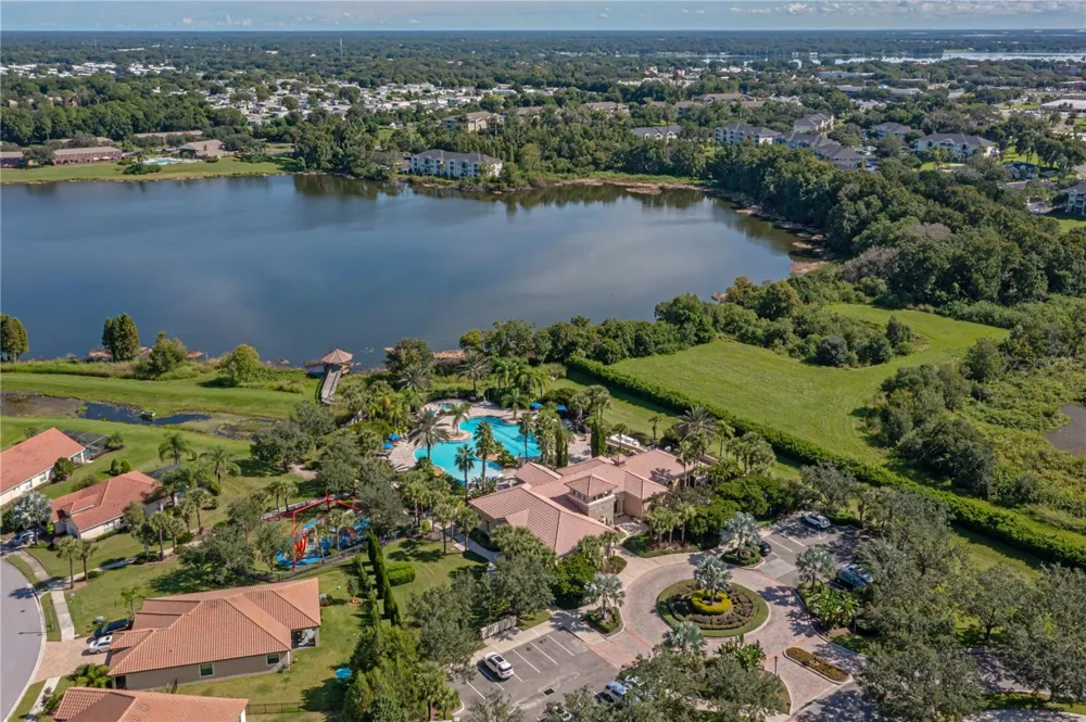 1902 VIA LAGO DRIVE Lakeland, FL 33810