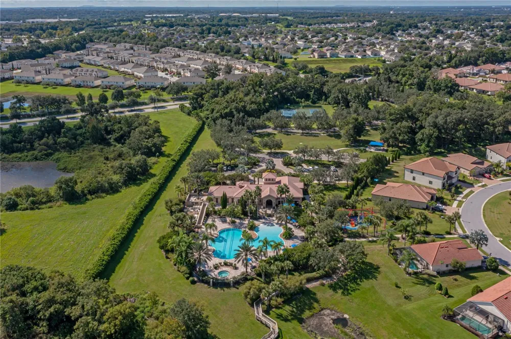 1902 VIA LAGO DRIVE Lakeland, FL 33810