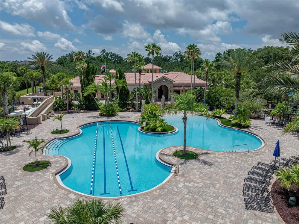 1902 VIA LAGO DRIVE Lakeland, FL 33810