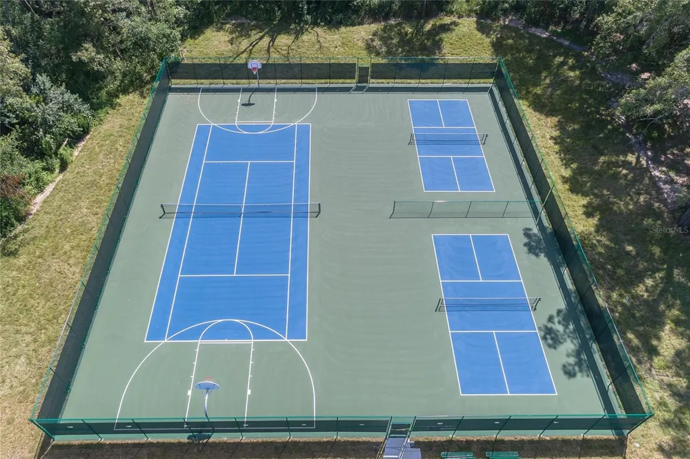 1902 VIA LAGO DRIVE Lakeland, FL 33810
