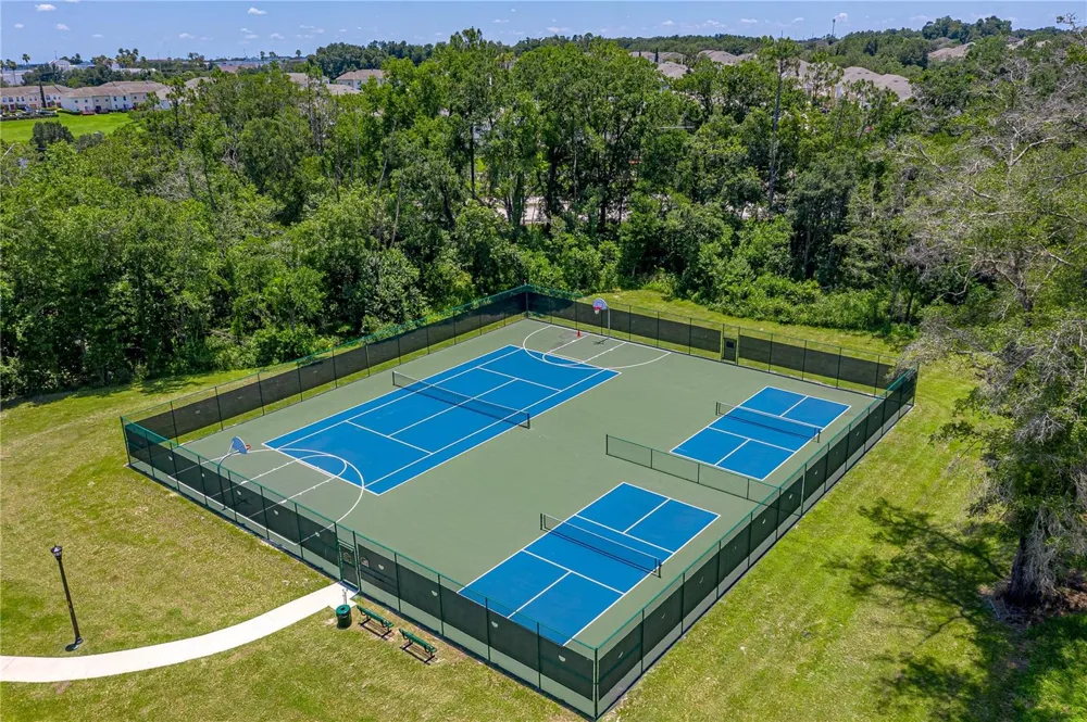 1902 VIA LAGO DRIVE Lakeland, FL 33810
