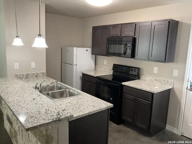 578 Misty Gln Canyon Lake, TX 78133