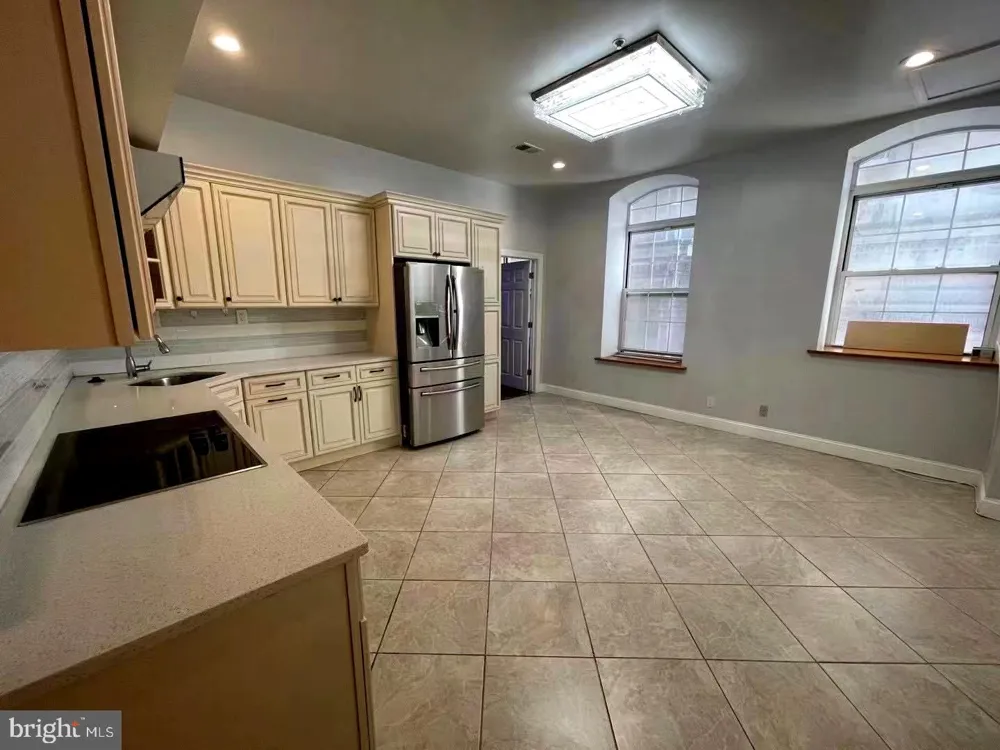 926 RACE STREET #4C Philadelphia, PA 19107