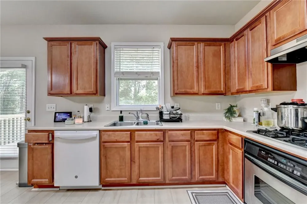 4351 Suwanee Brook Court Buford, GA 30518