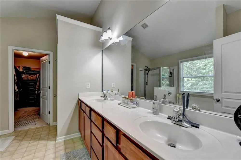 4351 Suwanee Brook Court Buford, GA 30518