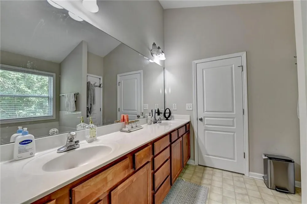 4351 Suwanee Brook Court Buford, GA 30518