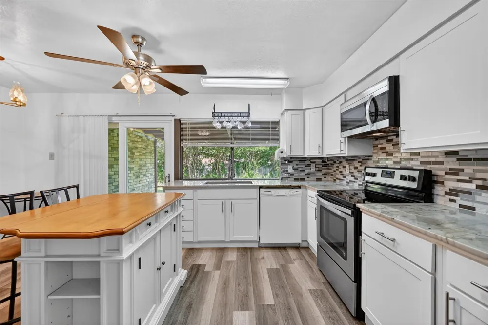 2705 Treeview Drive Arlington, TX 76016