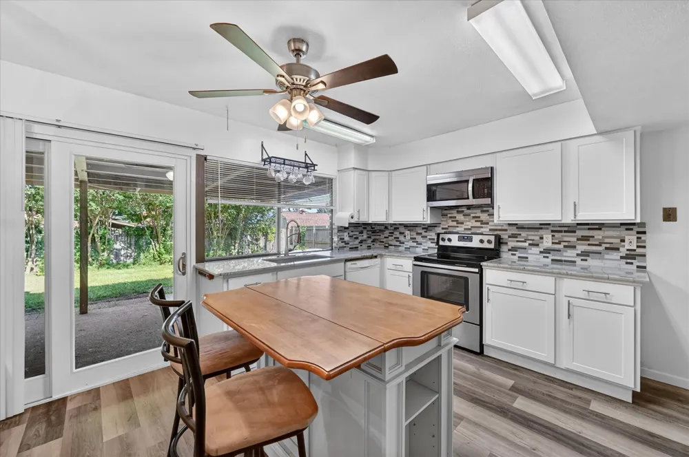 2705 Treeview Drive Arlington, TX 76016