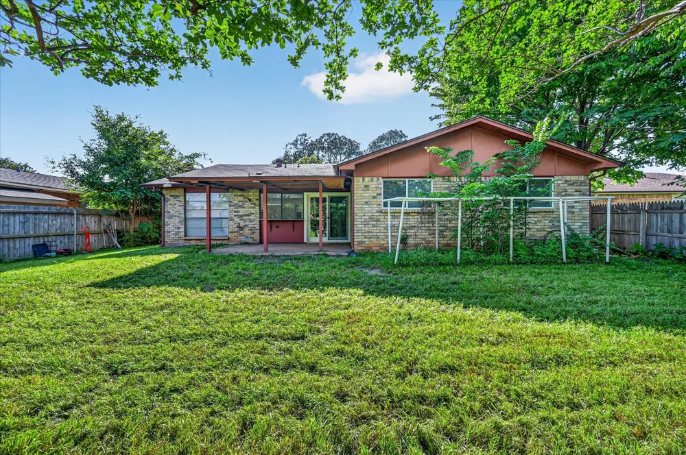 2705 Treeview Drive Arlington, TX 76016