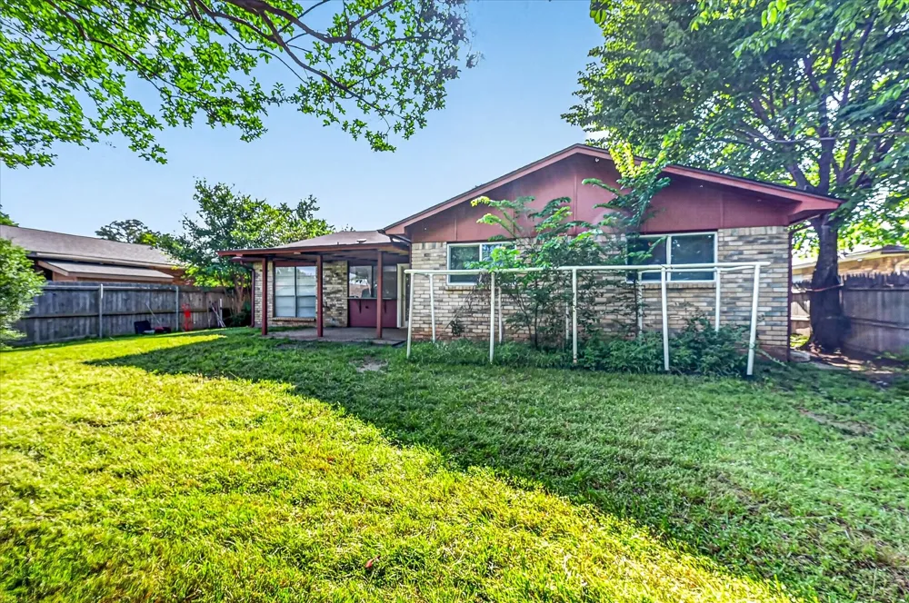 2705 Treeview Drive Arlington, TX 76016