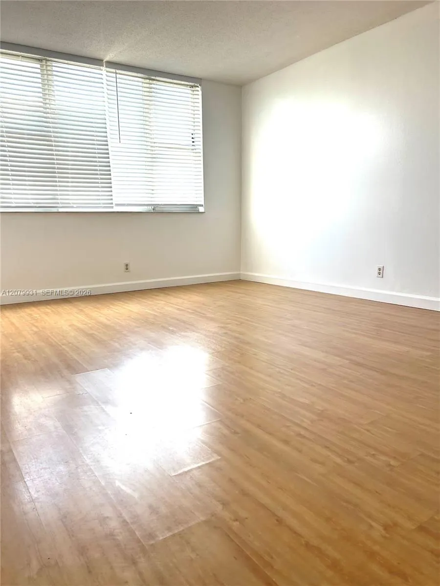 4400 Hillcrest Dr #402B Hollywood, FL 33021