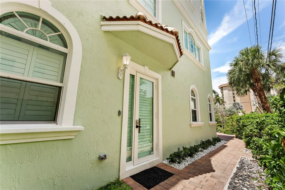 430 SUNSET DRIVE Pompano Beach, FL 33062