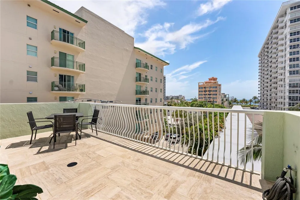 430 SUNSET DRIVE Pompano Beach, FL 33062