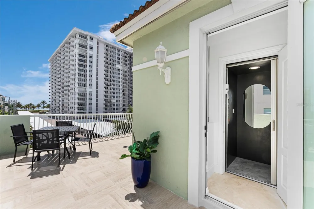 430 SUNSET DRIVE Pompano Beach, FL 33062
