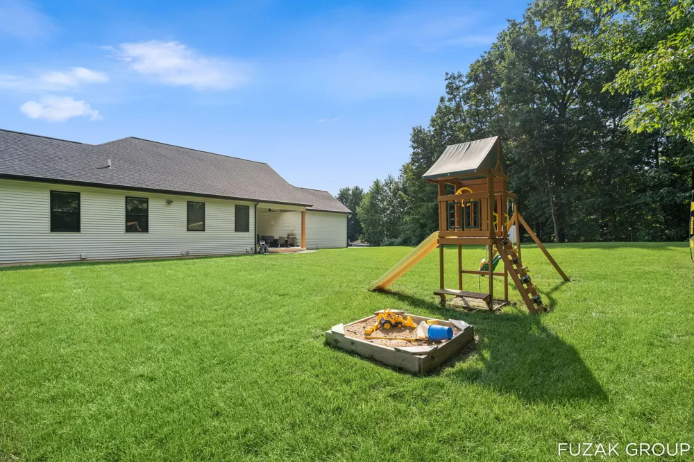4154 Meyer Drive Hamilton, MI 49419