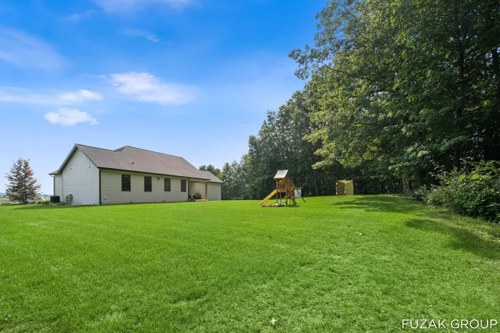 4154 Meyer Drive Hamilton, MI 49419