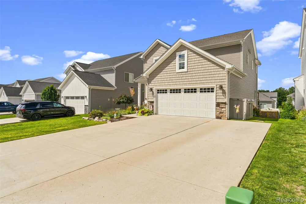 2165 Rolling Hills Drive Holly Township, MI 48442