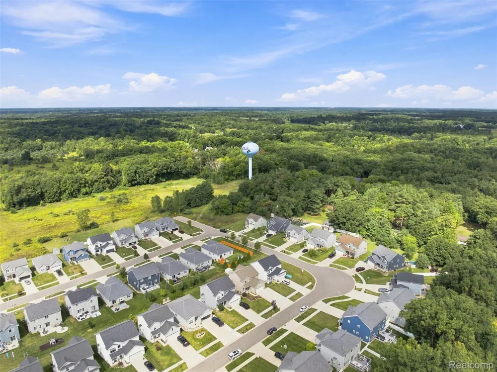 2165 Rolling Hills Drive Holly Township, MI 48442