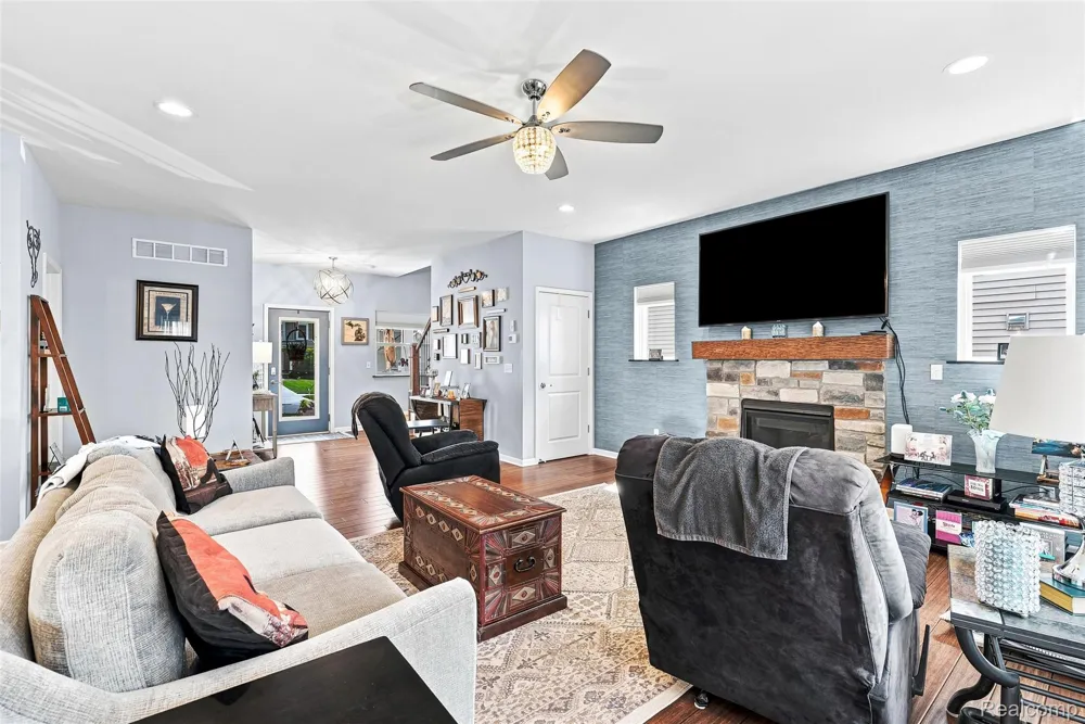 2165 Rolling Hills Drive Holly Township, MI 48442