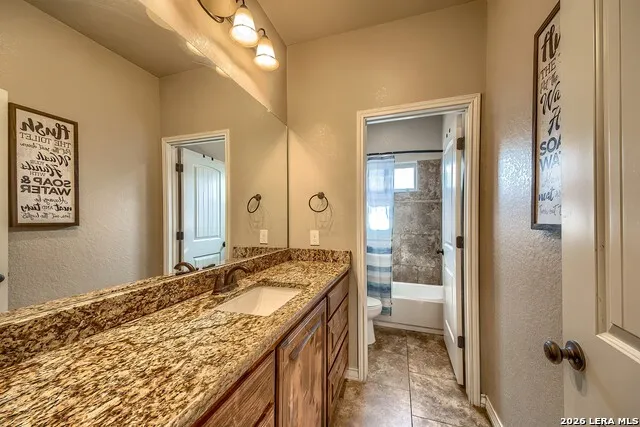 125 BUCKS LN La Vernia, TX 78121