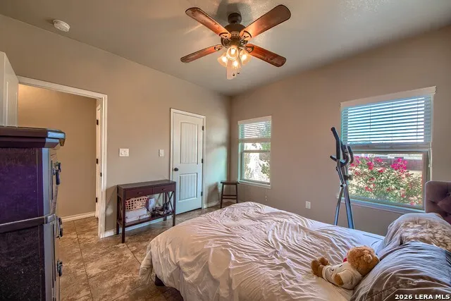 125 BUCKS LN La Vernia, TX 78121
