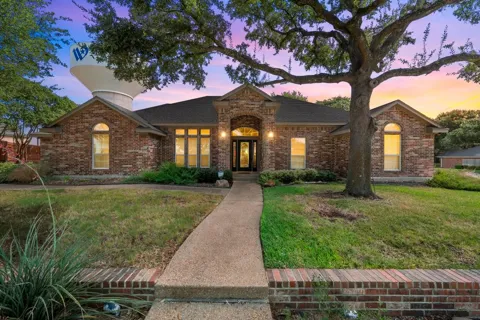 2324 Paddington Way