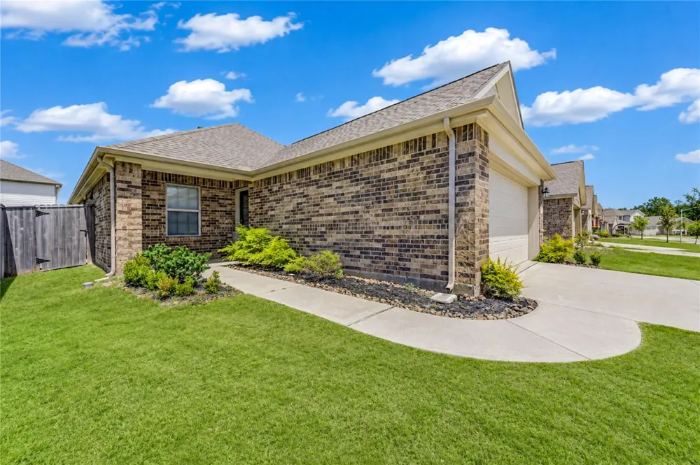 19450 Rosali Meadow Drive New Caney, TX 77357
