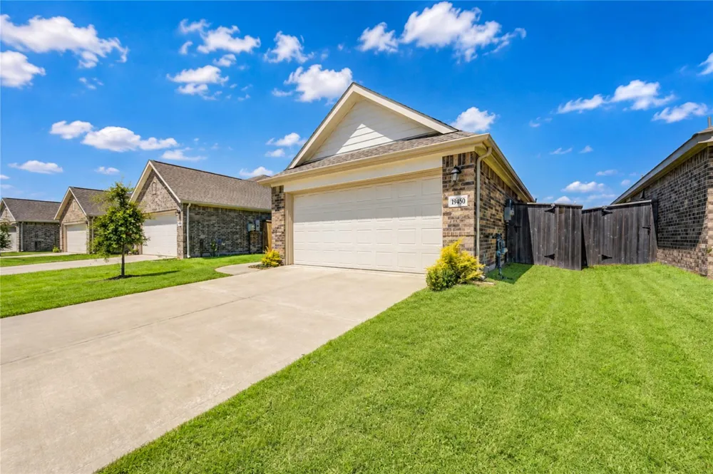 19450 Rosali Meadow Drive New Caney, TX 77357