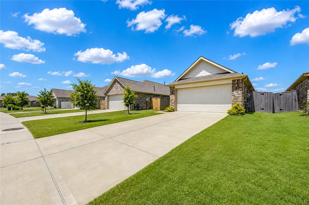 19450 Rosali Meadow Drive New Caney, TX 77357