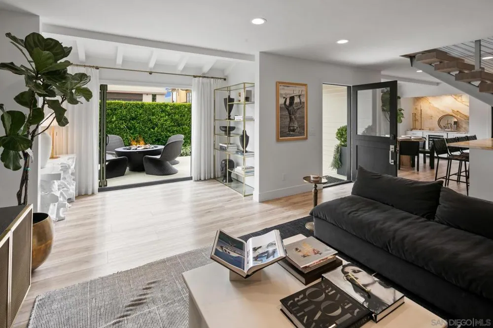 364 Pacific Ave Solana Beach, CA 92075