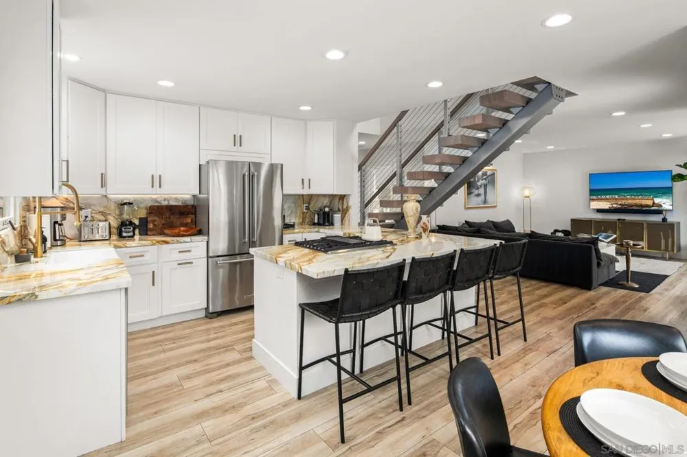 364 Pacific Ave Solana Beach, CA 92075