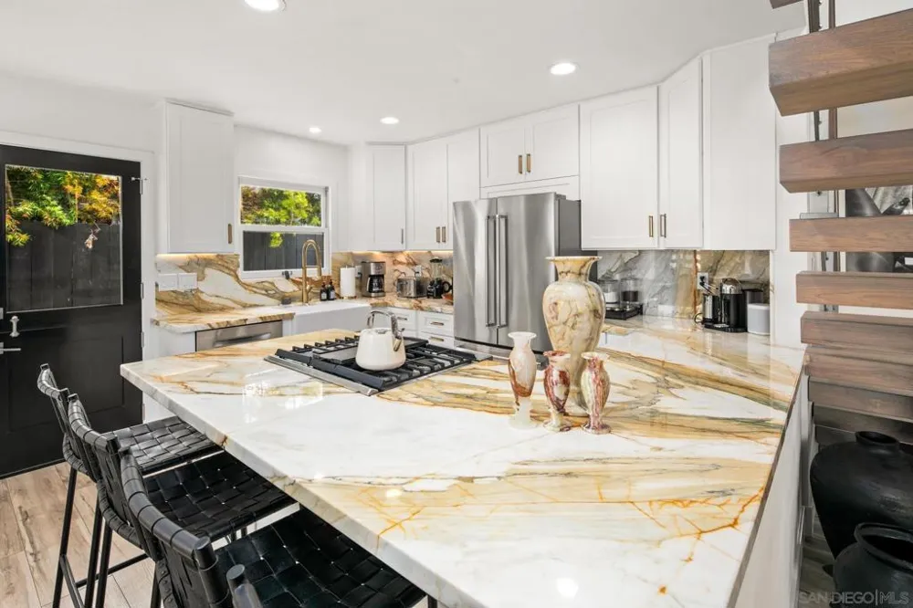 364 Pacific Ave Solana Beach, CA 92075