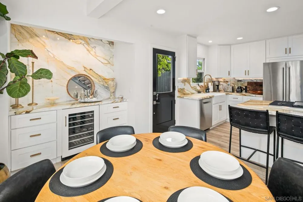 364 Pacific Ave Solana Beach, CA 92075